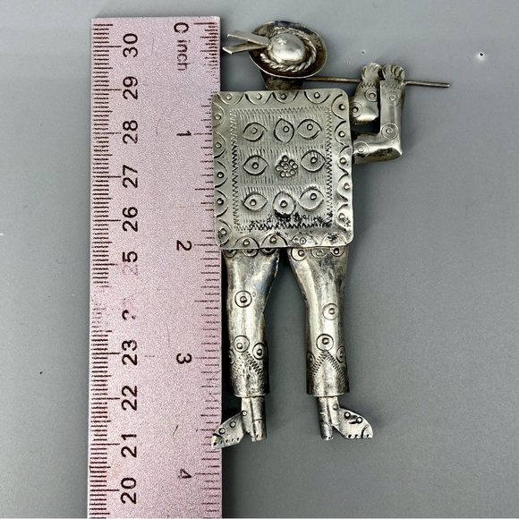 Vintage Sterling Silver Peruvian Brooch Flute Player in Ethnic Dress Stamped 925 - Picture 13 of 16